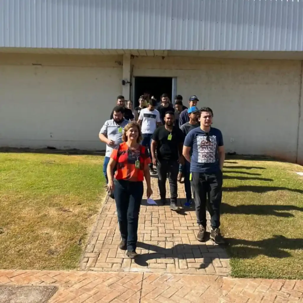 Estudantes do curso de Engenharia realizam visita técnica à Companhia Hering e exploram soluções para o tratamento de esgoto (8).opti