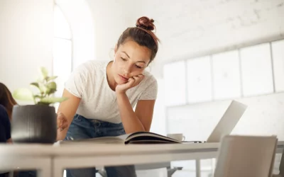 Trabalhar e estudar: dicas para enfrentar melhor a dupla jornada Trabalhar e estudar: dicas para enfrentar melhor a dupla jornada